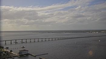 Weather camera view of Edison Grand tower 350 ft elev..