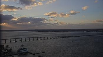 Weather camera view of Edison Grand tower 350 ft elev..