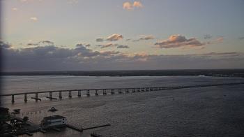 Weather camera view of Edison Grand tower 350 ft elev..