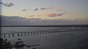 Weather camera view of Edison Grand tower 350 ft elev..