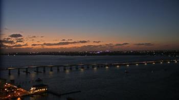 Weather camera view of Edison Grand tower 350 ft elev..