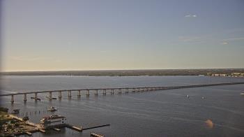 Weather camera view of Edison Grand tower 350 ft elev..