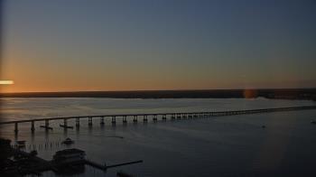 Weather camera view of Edison Grand tower 350 ft elev..