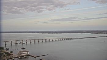 Weather camera view of Edison Grand tower 350 ft elev..