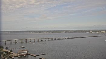 Weather camera view of Edison Grand tower 350 ft elev..