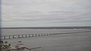 Weather camera view of Edison Grand tower 350 ft elev..