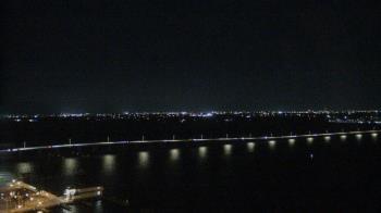 Weather camera view of Edison Grand tower 350 ft elev..