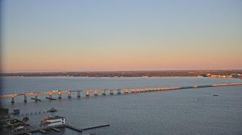 Weather camera view of Edison Grand tower 350 ft elev..