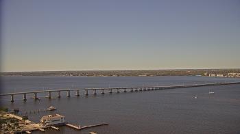 Weather camera view of Edison Grand tower 350 ft elev..