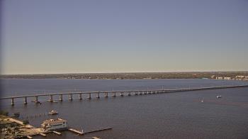 Weather camera view of Edison Grand tower 350 ft elev..