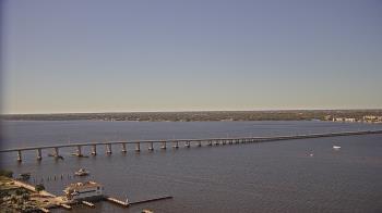 Weather camera view of Edison Grand tower 350 ft elev..