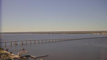 Weather camera view of Edison Grand tower 350 ft elev..