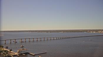 Weather camera view of Edison Grand tower 350 ft elev..