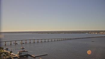 Weather camera view of Edison Grand tower 350 ft elev..