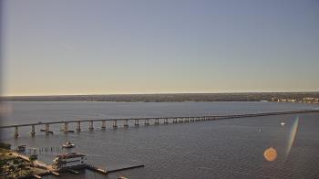 Weather camera view of Edison Grand tower 350 ft elev..