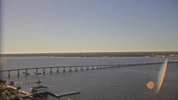 Weather camera view of Edison Grand tower 350 ft elev..