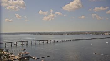 Weather camera view of Edison Grand tower 350 ft elev..