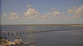 Weather camera view of Edison Grand tower 350 ft elev..