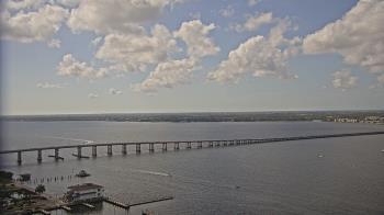 Weather camera view of Edison Grand tower 350 ft elev..