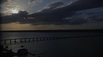 Weather camera view of Edison Grand tower 350 ft elev..