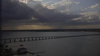 Weather camera view of Edison Grand tower 350 ft elev..