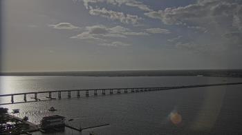 Weather camera view of Edison Grand tower 350 ft elev..