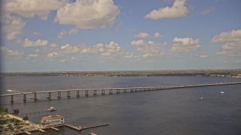 Weather camera view of Edison Grand tower 350 ft elev..