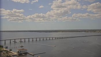 Weather camera view of Edison Grand tower 350 ft elev..