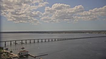 Weather camera view of Edison Grand tower 350 ft elev..