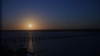 Weather camera view of Edison Grand tower 350 ft elev..