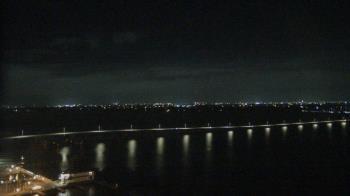 Weather camera view of Edison Grand tower 350 ft elev..