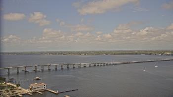 Weather camera view of Edison Grand tower 350 ft elev..