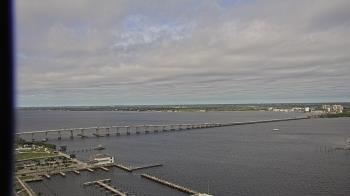 Weather camera view of Edison Grand tower 350 ft elev..