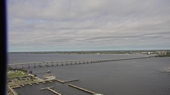 Weather camera view of Edison Grand tower 350 ft elev..