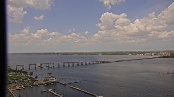 Weather camera view of Edison Grand tower 350 ft elev..