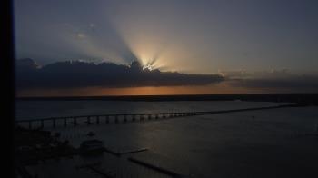 Weather camera view of Edison Grand tower 350 ft elev..