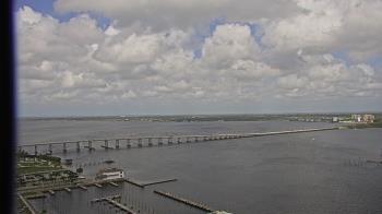 Weather camera view of Edison Grand tower 350 ft elev..