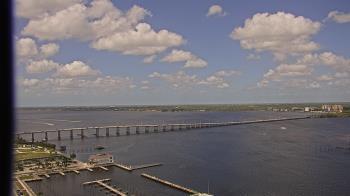 Weather camera view of Edison Grand tower 350 ft elev..