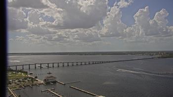 Weather camera view of Edison Grand tower 350 ft elev..