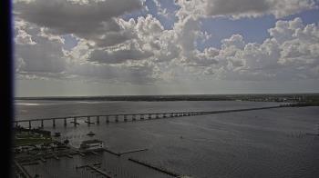 Weather camera view of Edison Grand tower 350 ft elev..