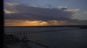 Weather camera view of Edison Grand tower 350 ft elev..