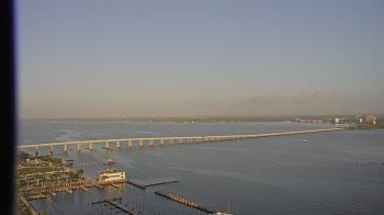 Weather camera view of Edison Grand tower 350 ft elev..