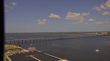 Weather camera view of Edison Grand tower 350 ft elev..