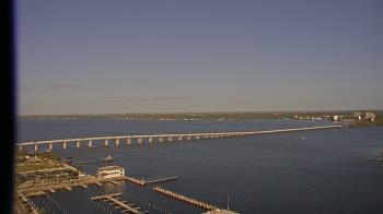 Weather camera view of Edison Grand tower 350 ft elev..