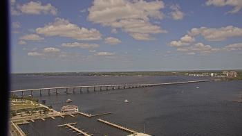 Weather camera view of Edison Grand tower 350 ft elev..