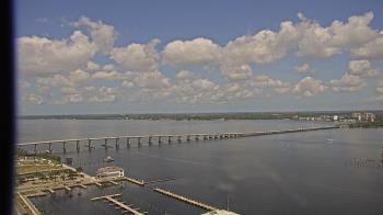 Weather camera view of Edison Grand tower 350 ft elev..