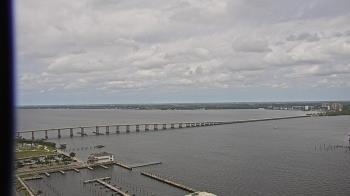 Weather camera view of Edison Grand tower 350 ft elev..
