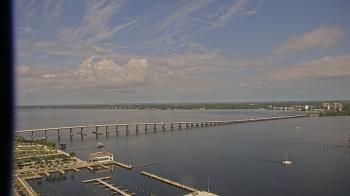 Weather camera view of Edison Grand tower 350 ft elev..