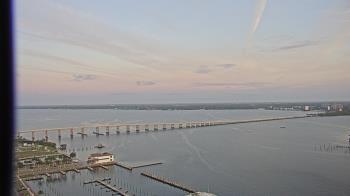 Weather camera view of Edison Grand tower 350 ft elev..