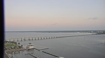 Weather camera view of Edison Grand tower 350 ft elev..